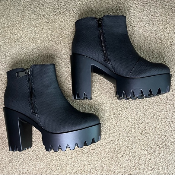 Refresh Black Ankle Booties Zip Up Closure Size 6 - Picture 4 of 11